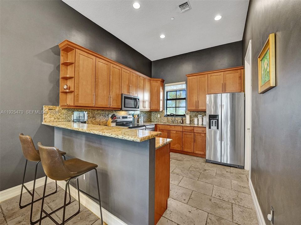 For Rent: $4,900 (3 beds, 3 baths, 2552 Square Feet)