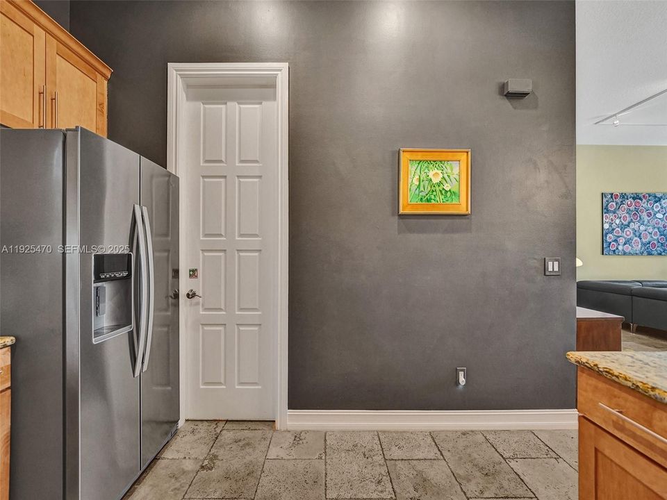 For Rent: $4,900 (3 beds, 3 baths, 2552 Square Feet)