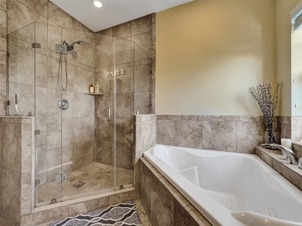 For Rent: $4,900 (3 beds, 3 baths, 2552 Square Feet)