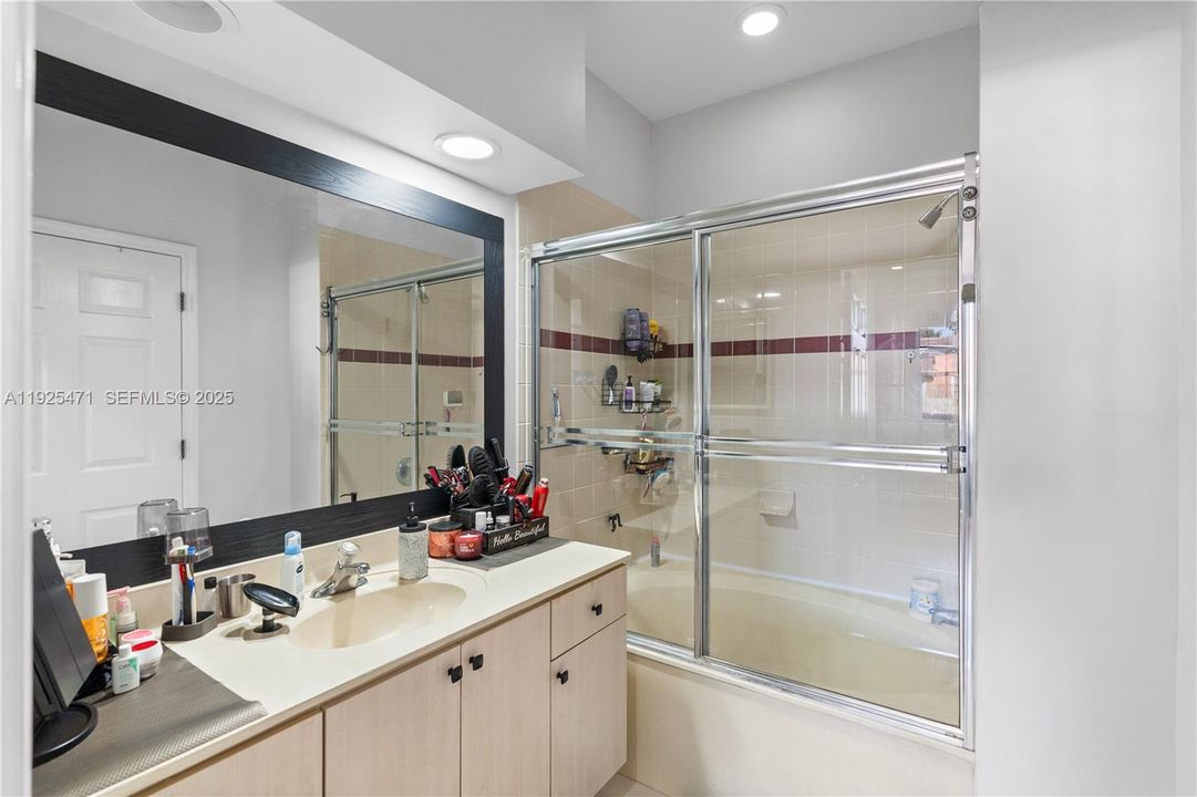 На продажу: $385,000 (3 спален, 2 ванн, 0 Квадратных фут)