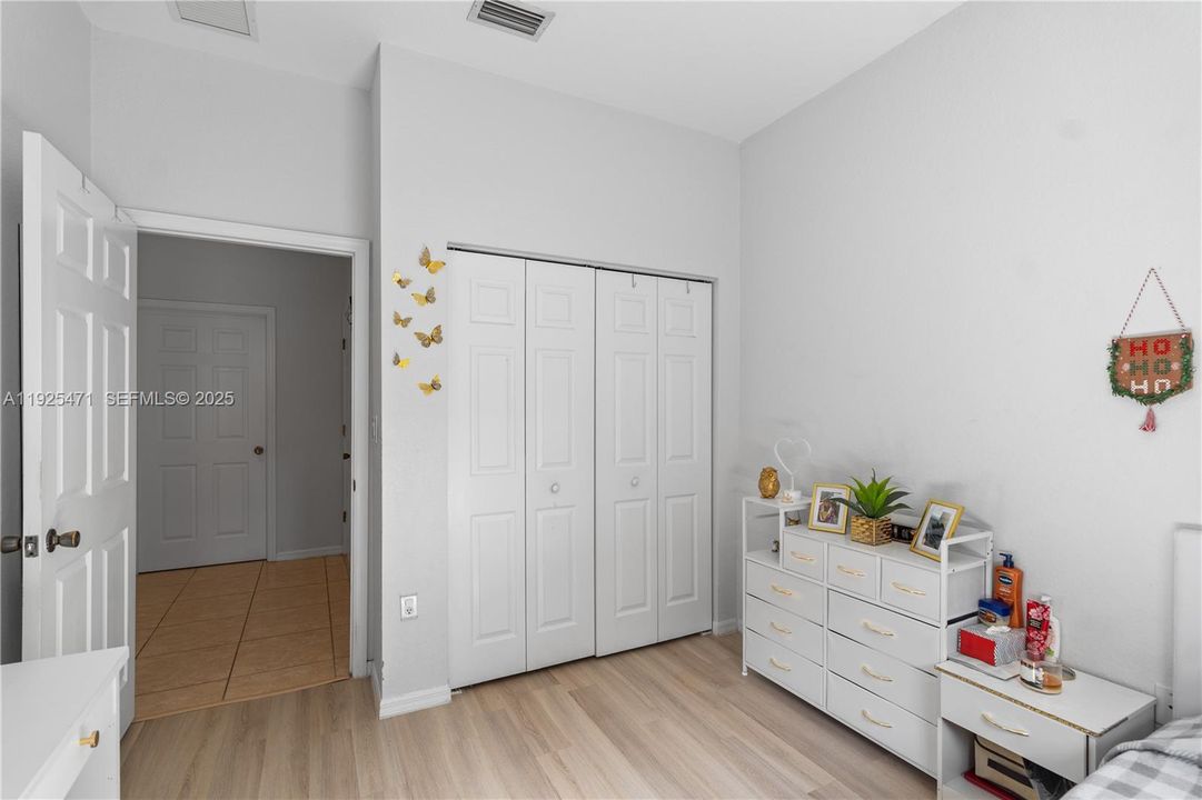 На продажу: $385,000 (3 спален, 2 ванн, 0 Квадратных фут)