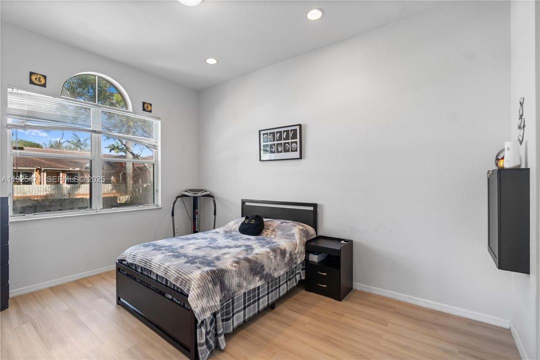 На продажу: $385,000 (3 спален, 2 ванн, 0 Квадратных фут)