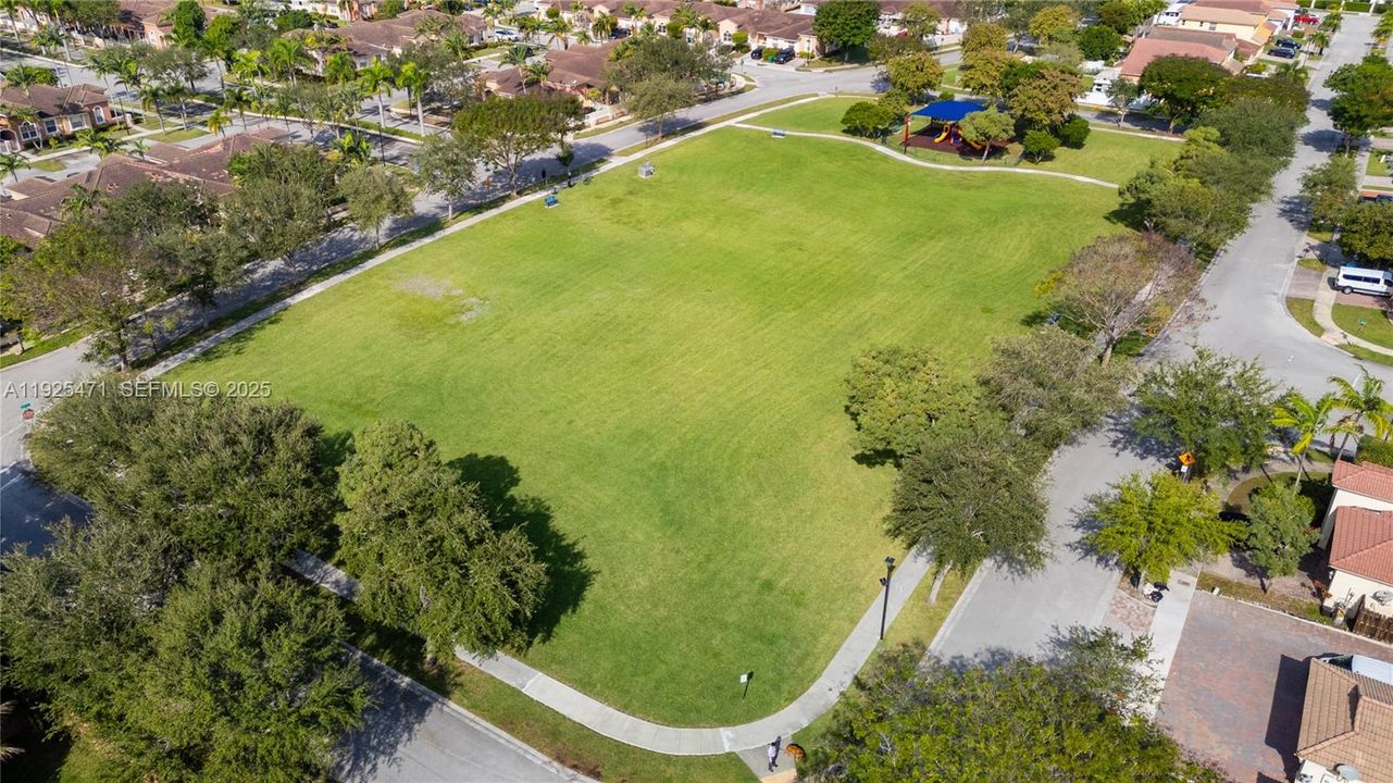 На продажу: $385,000 (3 спален, 2 ванн, 0 Квадратных фут)