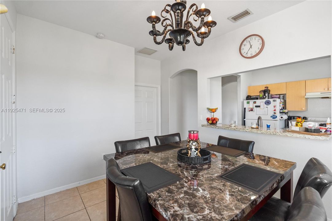 На продажу: $385,000 (3 спален, 2 ванн, 0 Квадратных фут)