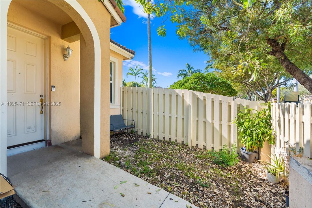 На продажу: $385,000 (3 спален, 2 ванн, 0 Квадратных фут)