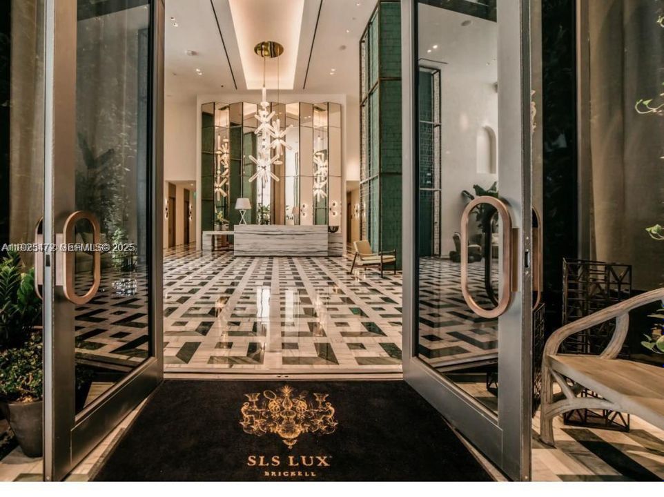 出租: $4,250 (1 贝兹, 2 浴室, 838 平方英尺)