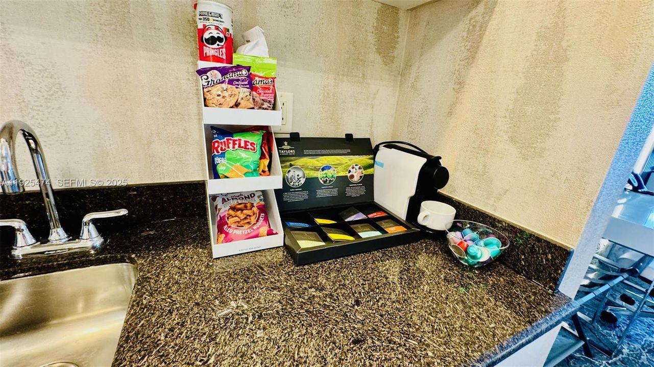 For Sale: $583,000 (0 beds, 1 baths, 551 Square Feet)