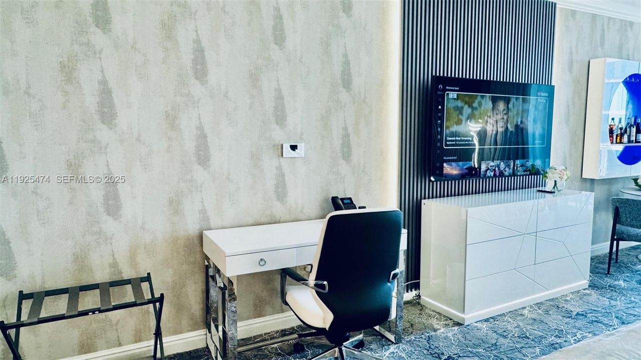 For Sale: $583,000 (0 beds, 1 baths, 551 Square Feet)