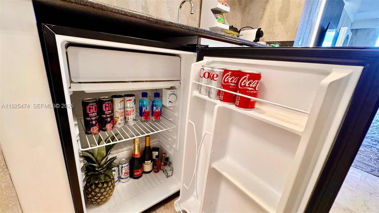 For Sale: $583,000 (0 beds, 1 baths, 551 Square Feet)