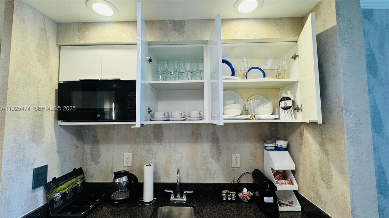 For Sale: $583,000 (0 beds, 1 baths, 551 Square Feet)