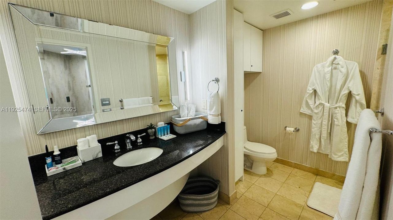 For Sale: $583,000 (0 beds, 1 baths, 551 Square Feet)