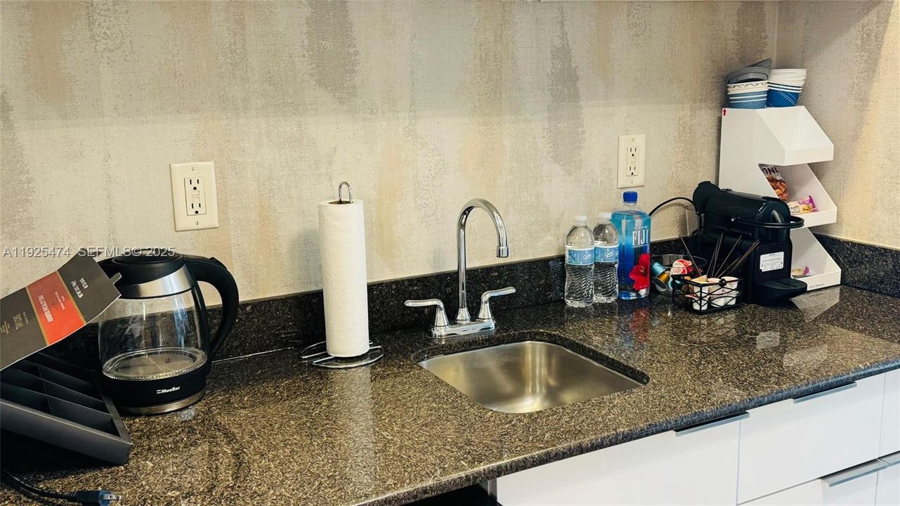 For Sale: $583,000 (0 beds, 1 baths, 551 Square Feet)