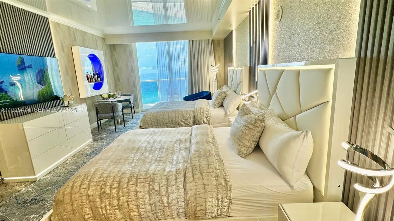 For Sale: $583,000 (0 beds, 1 baths, 551 Square Feet)