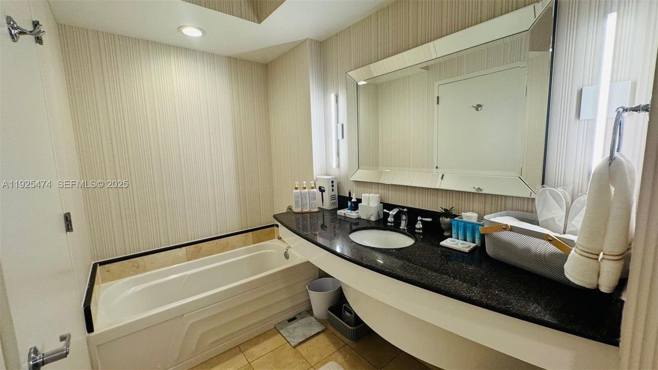 For Sale: $583,000 (0 beds, 1 baths, 551 Square Feet)