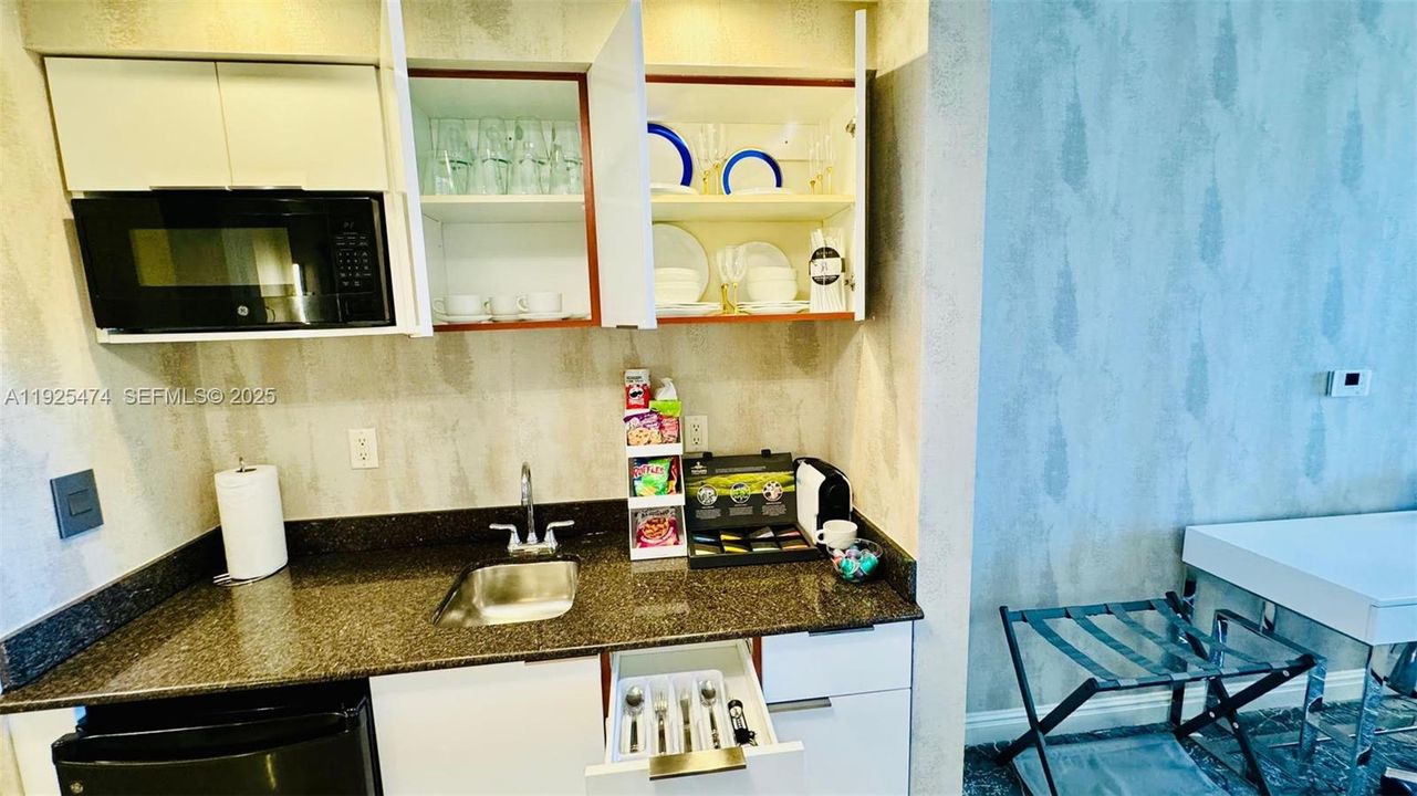 For Sale: $583,000 (0 beds, 1 baths, 551 Square Feet)