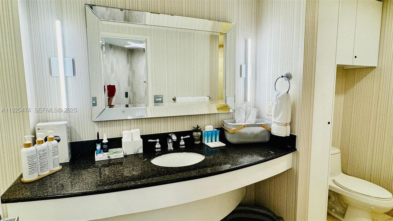 For Sale: $583,000 (0 beds, 1 baths, 551 Square Feet)