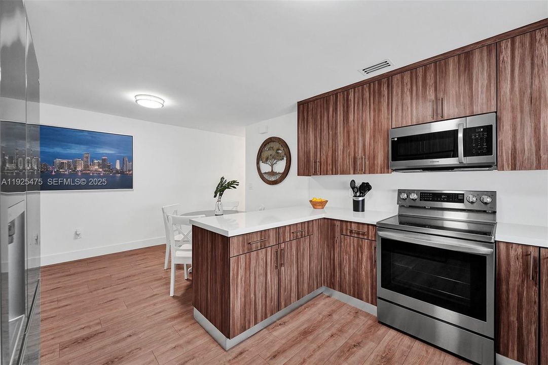 出租: $2,500 (2 贝兹, 1 浴室, 1482 平方英尺)