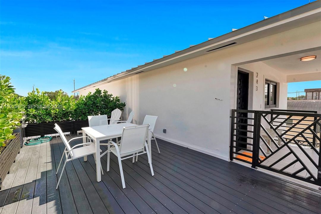 出租: $2,500 (2 贝兹, 1 浴室, 1482 平方英尺)