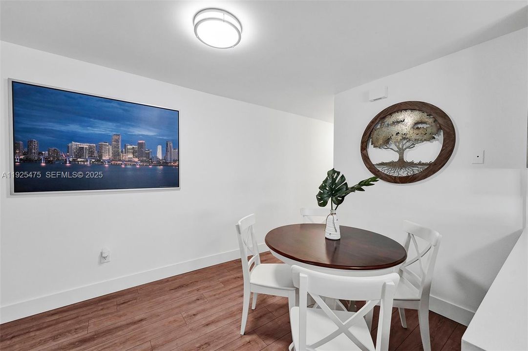 出租: $2,500 (2 贝兹, 1 浴室, 1482 平方英尺)