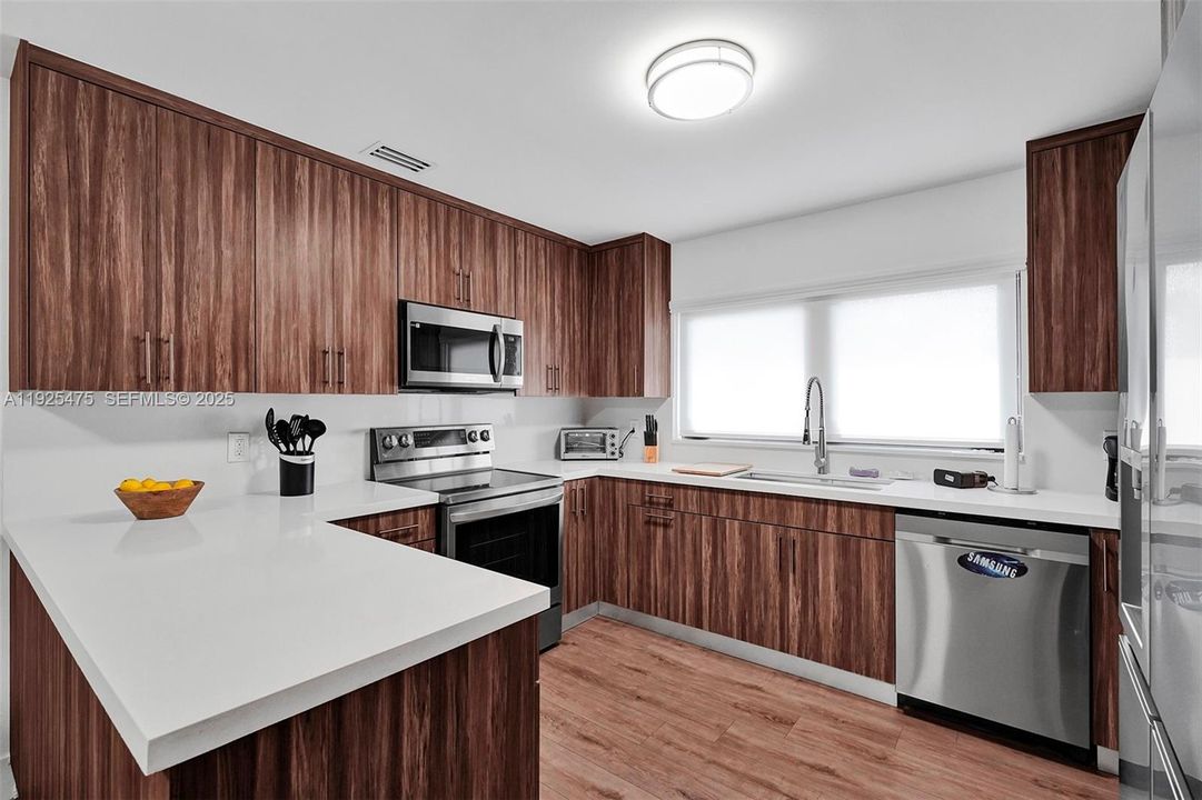 出租: $2,500 (2 贝兹, 1 浴室, 1482 平方英尺)