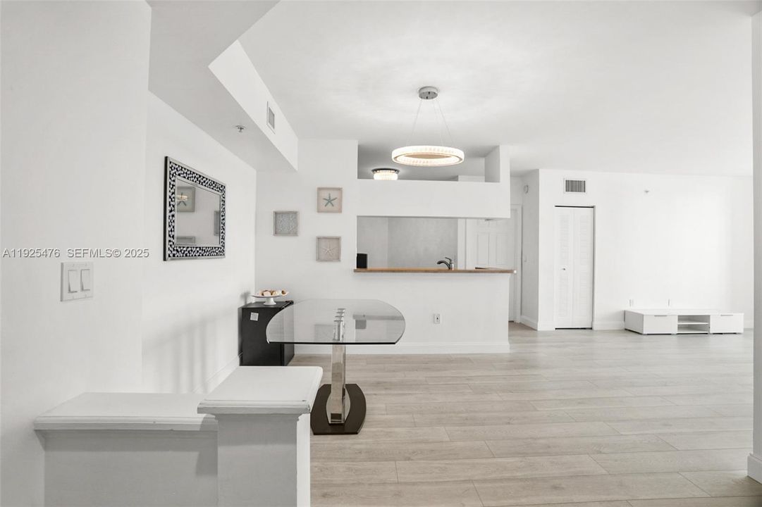 For Sale: $639,000 (2 beds, 2 baths, 1116 Square Feet)