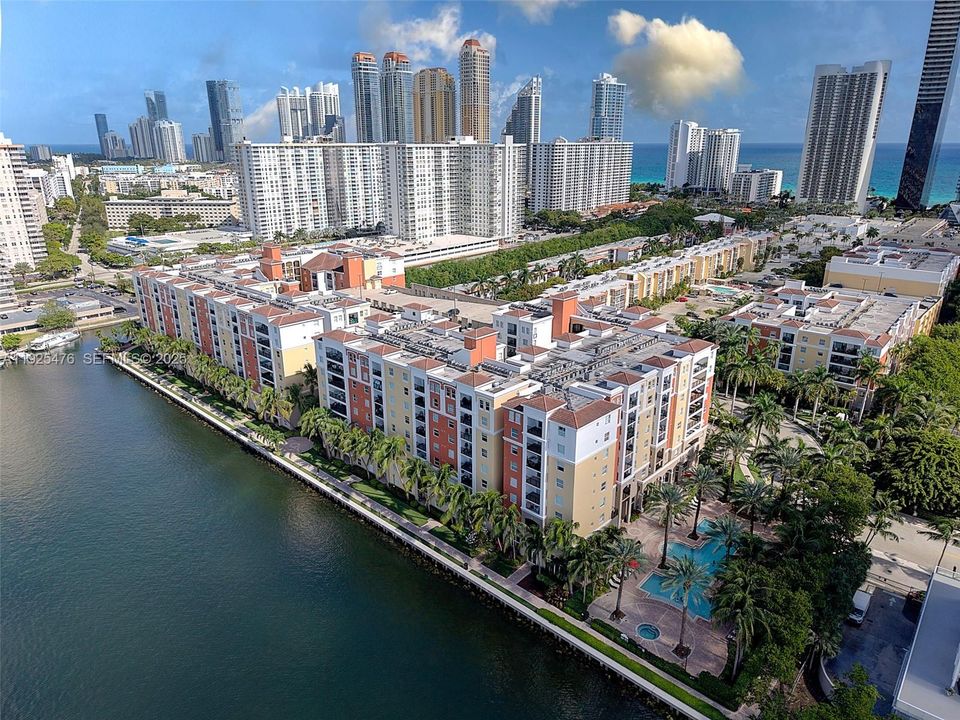 For Sale: $639,000 (2 beds, 2 baths, 1116 Square Feet)