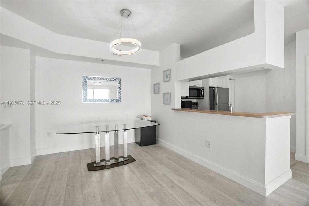 For Sale: $639,000 (2 beds, 2 baths, 1116 Square Feet)