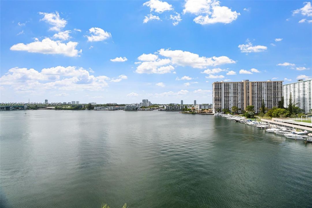 For Sale: $639,000 (2 beds, 2 baths, 1116 Square Feet)