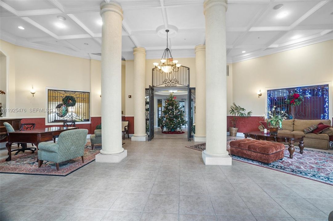 For Sale: $639,000 (2 beds, 2 baths, 1116 Square Feet)