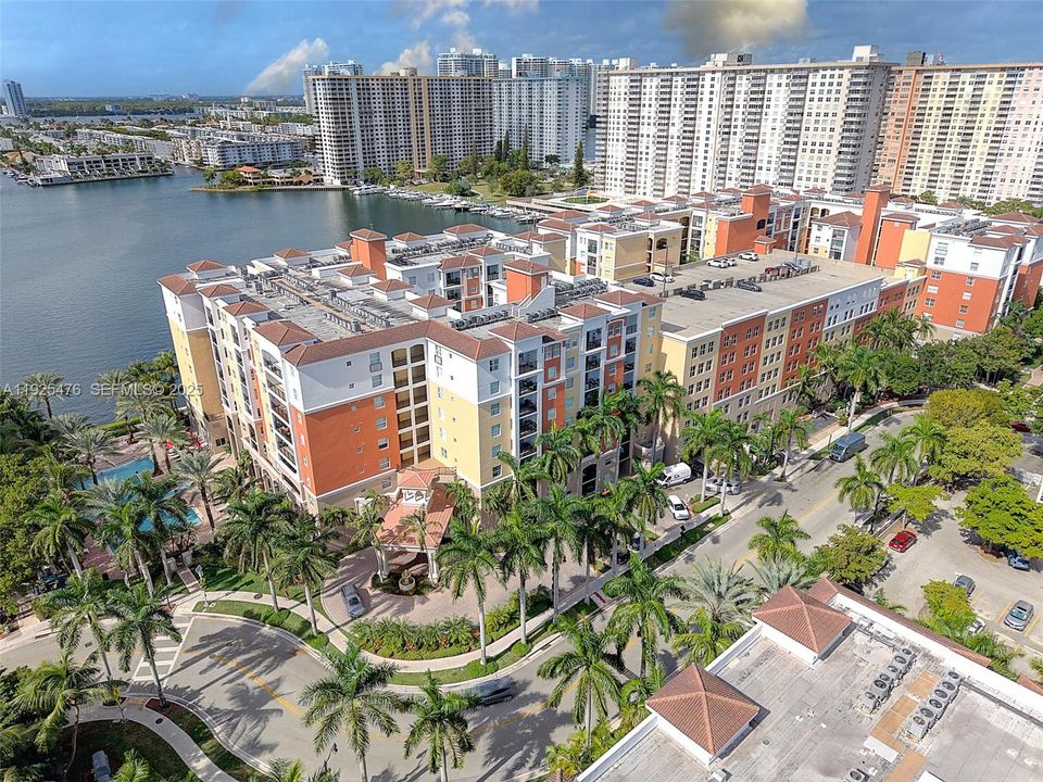 For Sale: $639,000 (2 beds, 2 baths, 1116 Square Feet)