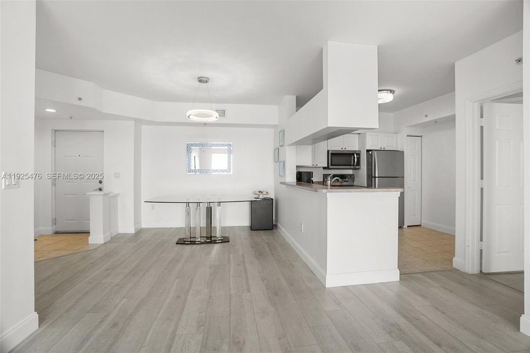 For Sale: $639,000 (2 beds, 2 baths, 1116 Square Feet)