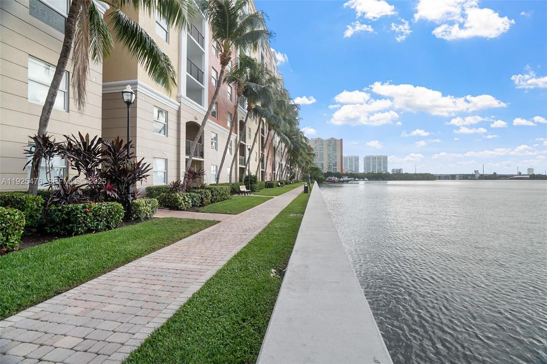 For Sale: $639,000 (2 beds, 2 baths, 1116 Square Feet)