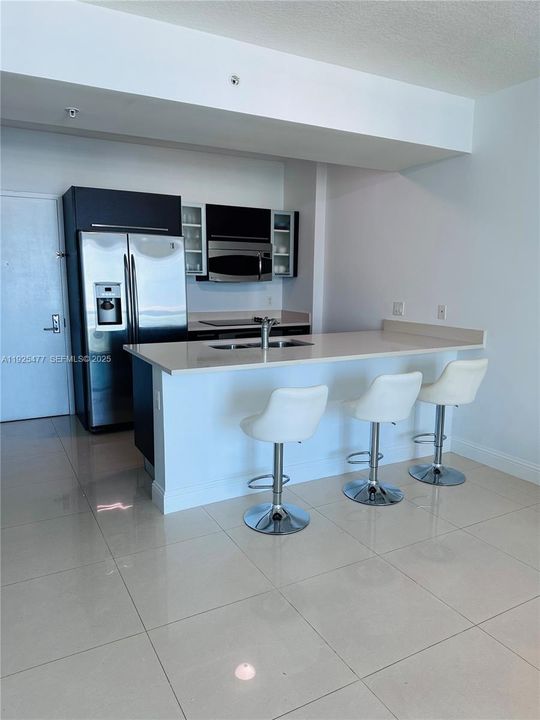 For Rent: $3,100 (1 beds, 1 baths, 693 Square Feet)