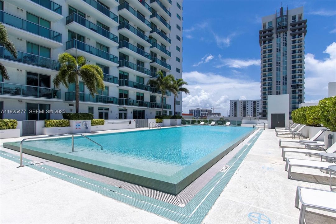 For Rent: $3,100 (1 beds, 1 baths, 693 Square Feet)