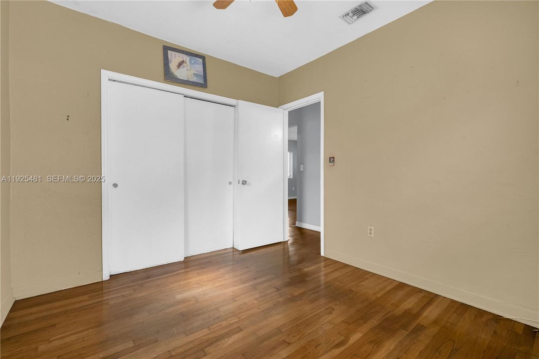 待售: $549,000 (3 贝兹, 1 浴室, 990 平方英尺)