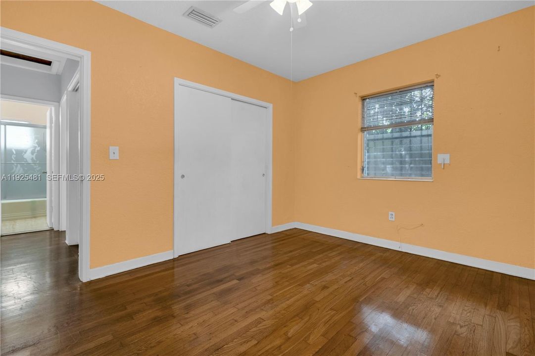 待售: $549,000 (3 贝兹, 1 浴室, 990 平方英尺)