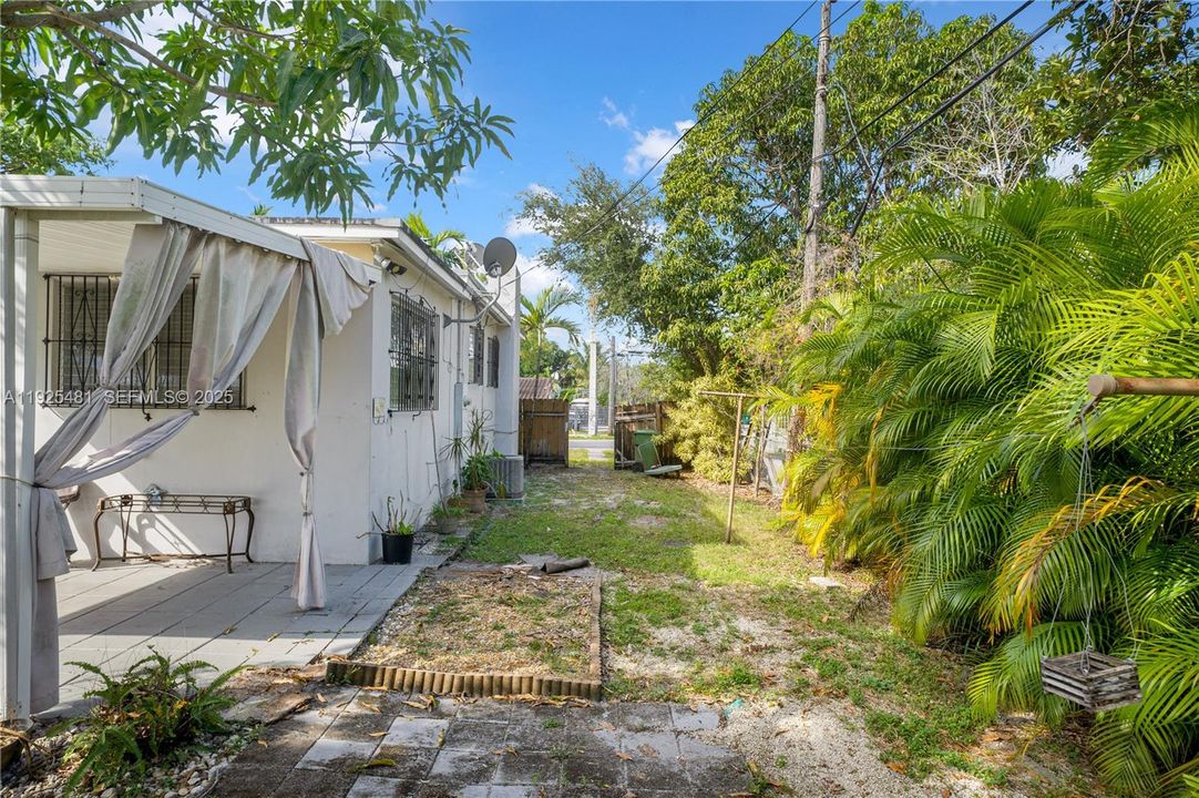 待售: $549,000 (3 贝兹, 1 浴室, 990 平方英尺)