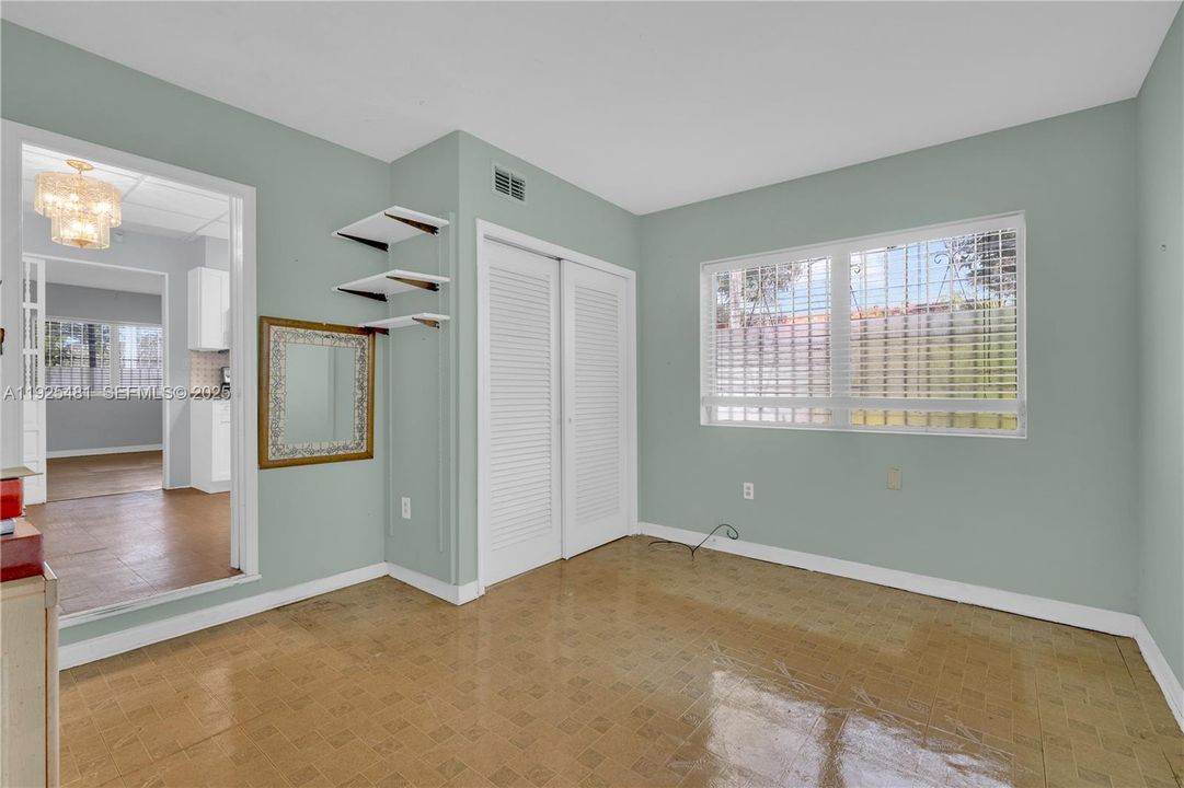 待售: $549,000 (3 贝兹, 1 浴室, 990 平方英尺)