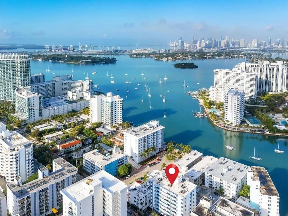 For Rent: $2,600 (1 beds, 1 baths, 877 Square Feet)