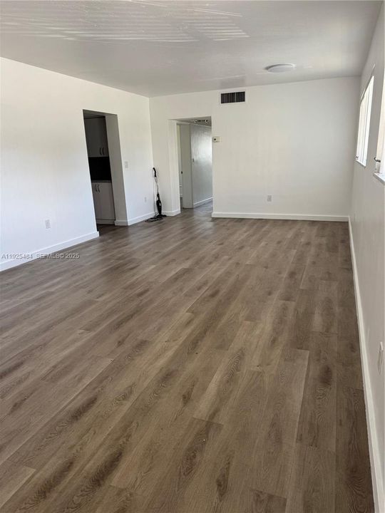 For Rent: $2,200 (2 beds, 2 baths, 5970 Square Feet)