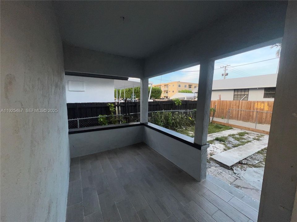 For Rent: $2,400 (2 beds, 1 baths, 545 Square Feet)