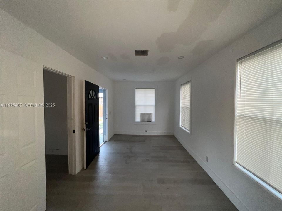 For Rent: $2,400 (2 beds, 1 baths, 545 Square Feet)