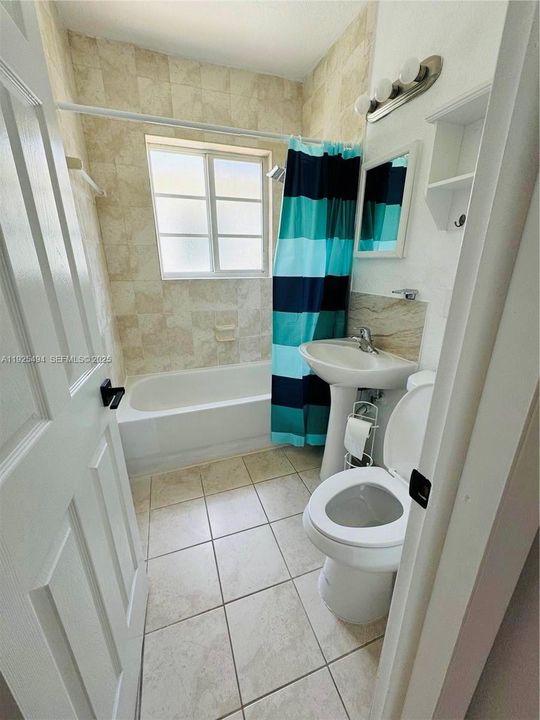 出租: $2,400 (2 贝兹, 1 浴室, 879 平方英尺)