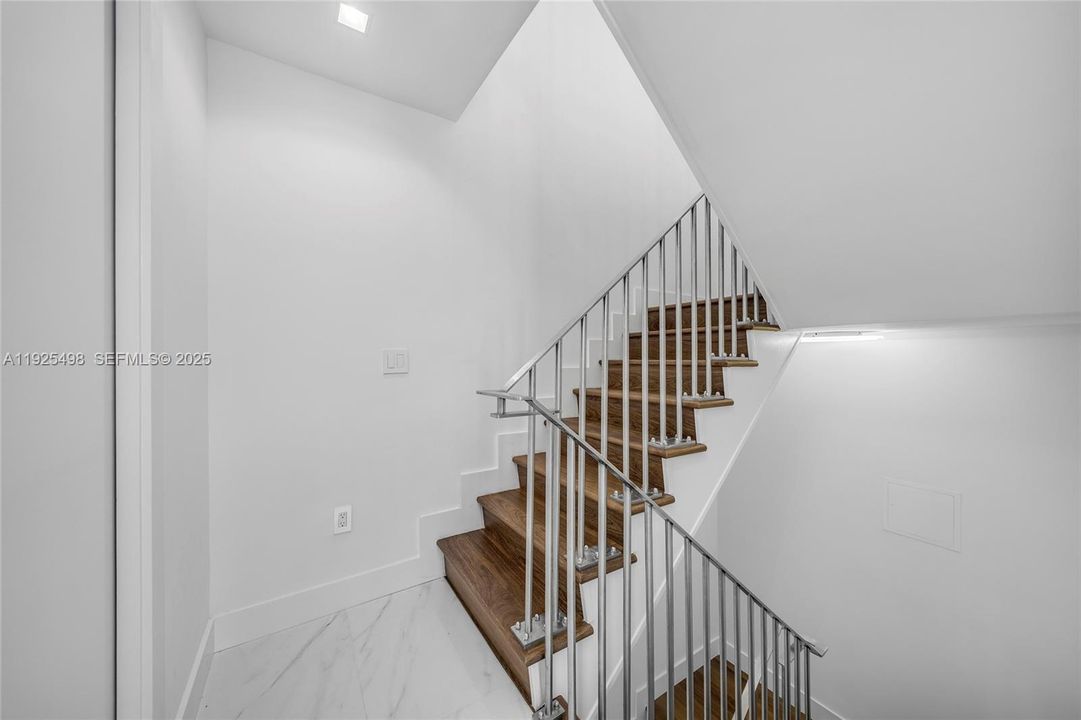 For Sale: $4,900,000 (3 beds, 3 baths, 2202 Square Feet)