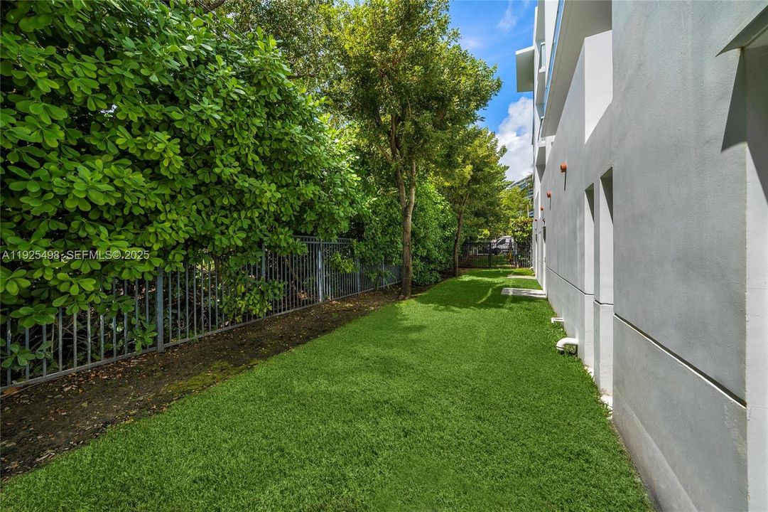 For Sale: $4,900,000 (3 beds, 3 baths, 2202 Square Feet)