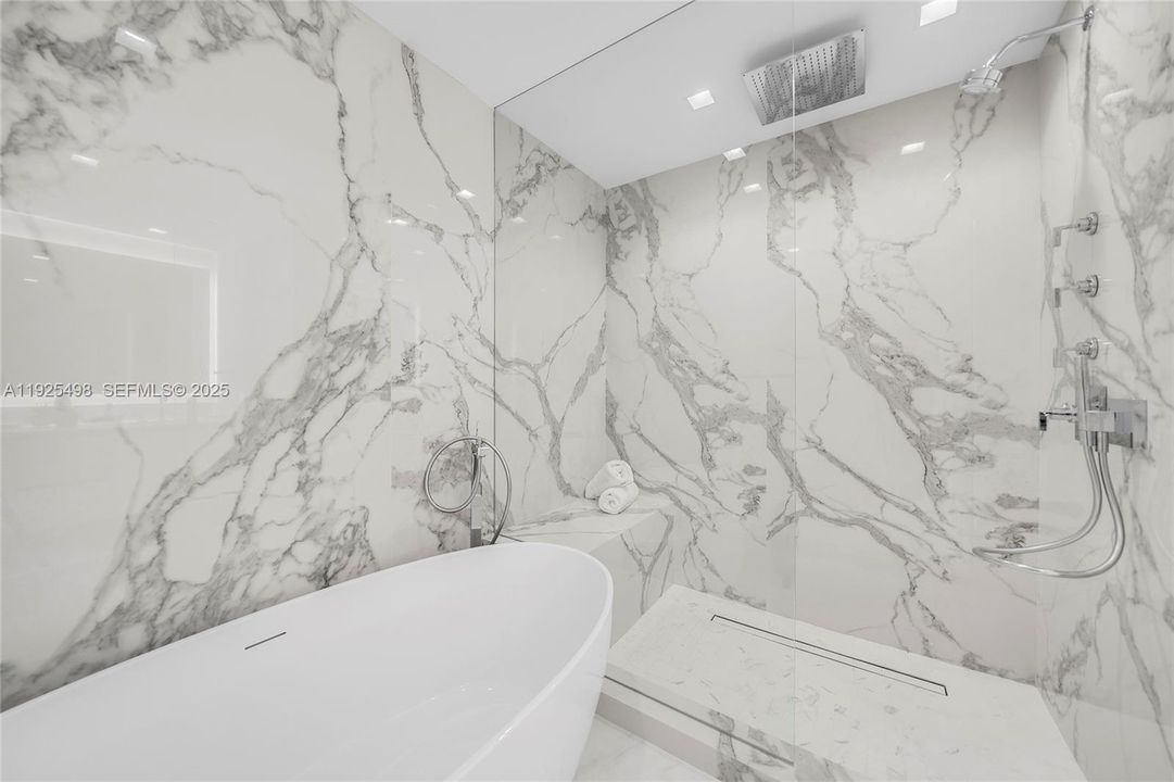 For Sale: $4,900,000 (3 beds, 3 baths, 2202 Square Feet)