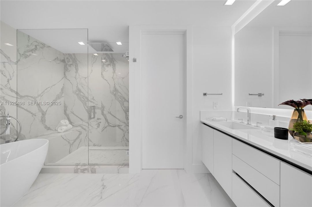 For Sale: $4,900,000 (3 beds, 3 baths, 2202 Square Feet)