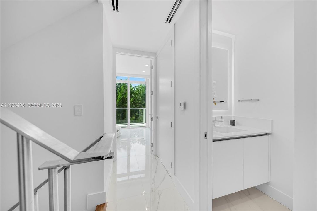 For Sale: $4,900,000 (3 beds, 3 baths, 2202 Square Feet)