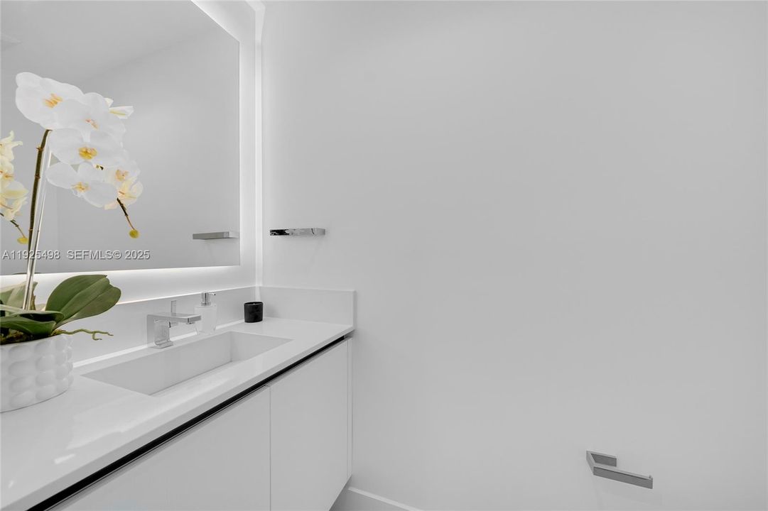 For Sale: $4,900,000 (3 beds, 3 baths, 2202 Square Feet)