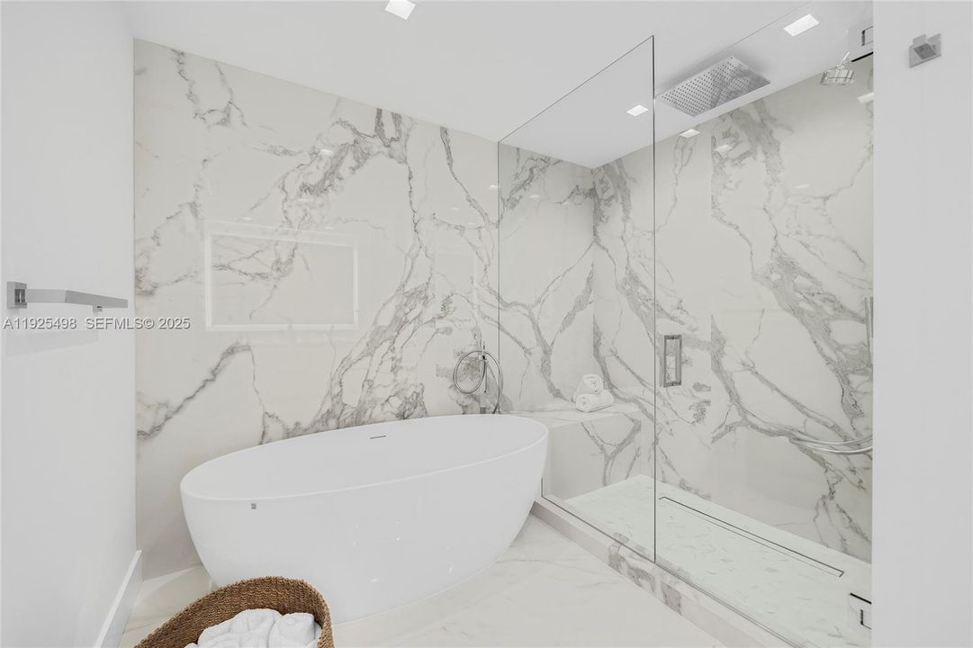 For Sale: $4,900,000 (3 beds, 3 baths, 2202 Square Feet)